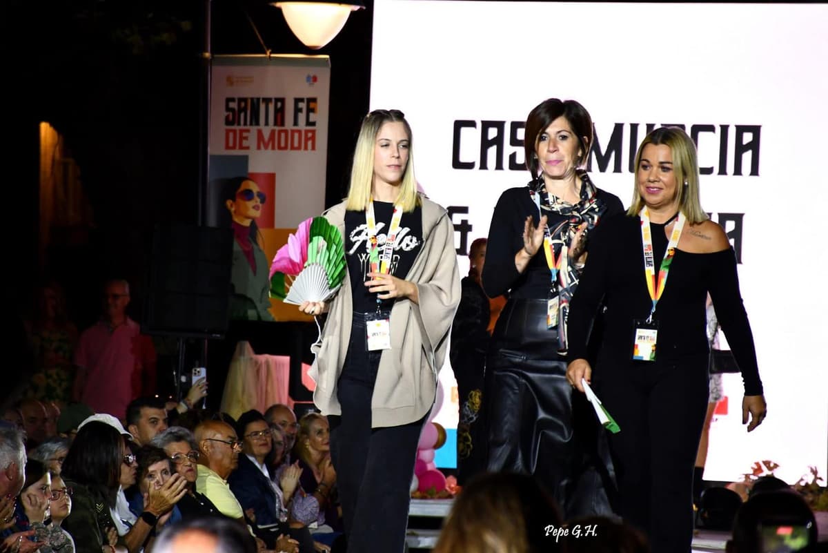 SERVICIO DE PELUQUERÍA Y MAQUILLAJE cuidamos que estés preciosa en tu evento website