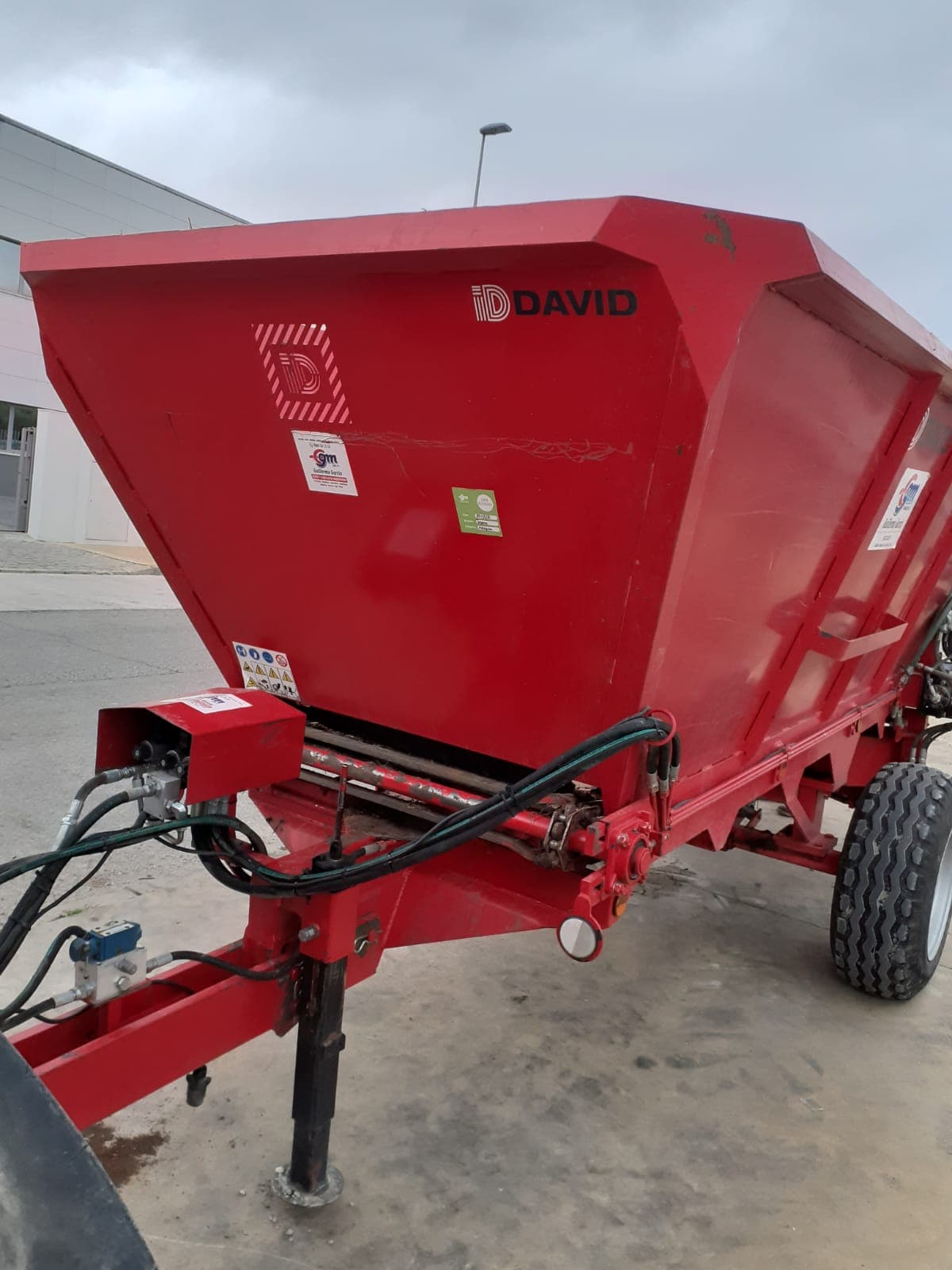 ALQUILER REMOLQUE ESPARCIDOR ESTIÉRCOL website