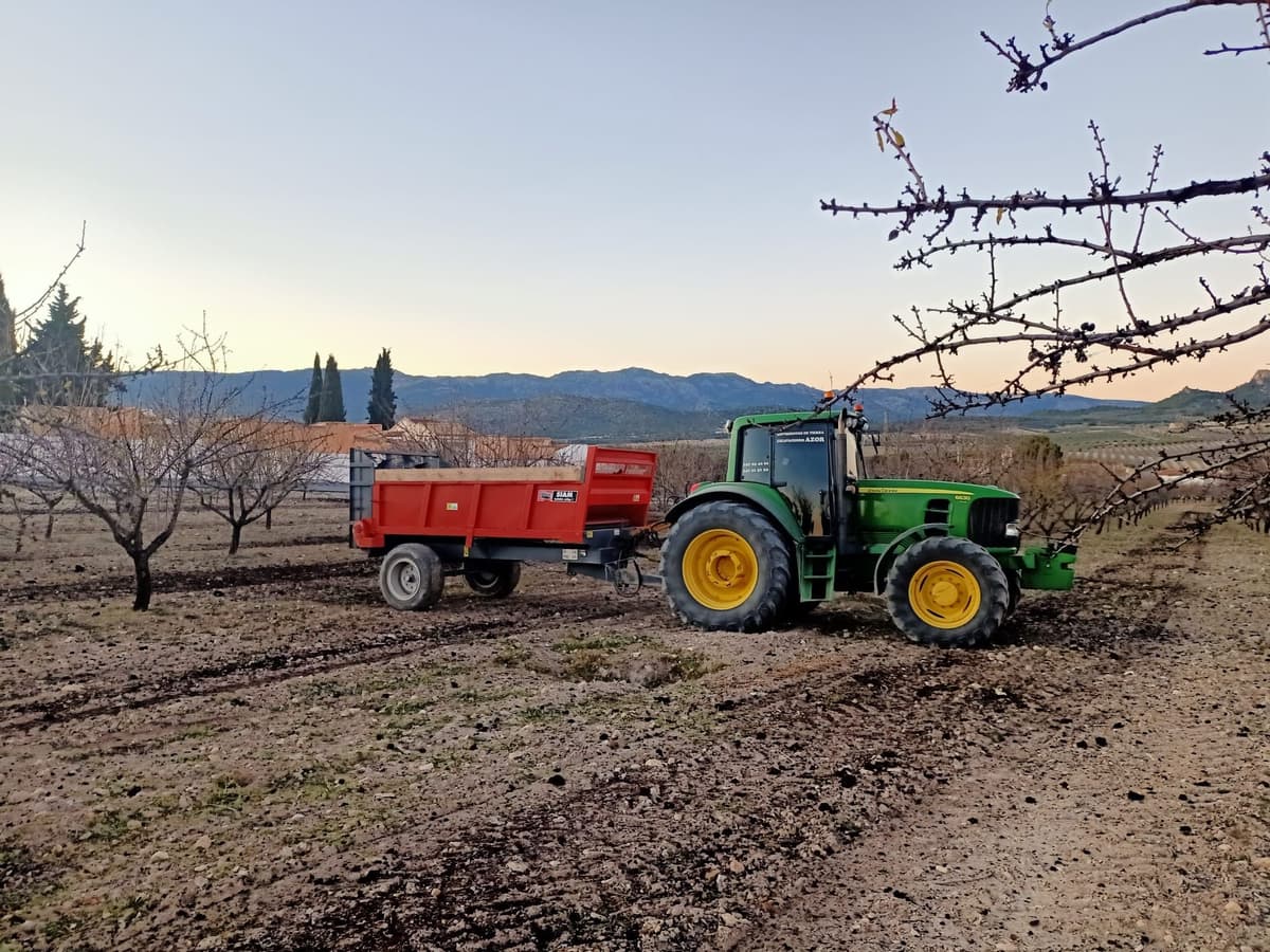 Servicios de Remolque Esparcidor Estiércol website