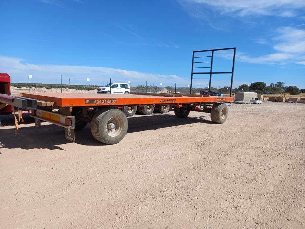 Aluguer Plataforma Agrícola 8m para Transporte de Painéis Solares – Parques Fotovoltaicos Portugal website