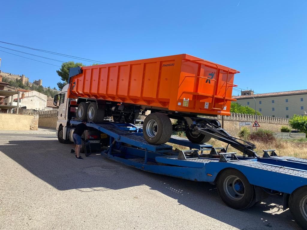 ALQUILER REMOLQUE BAÑERA 24000KG EN BURGOS website