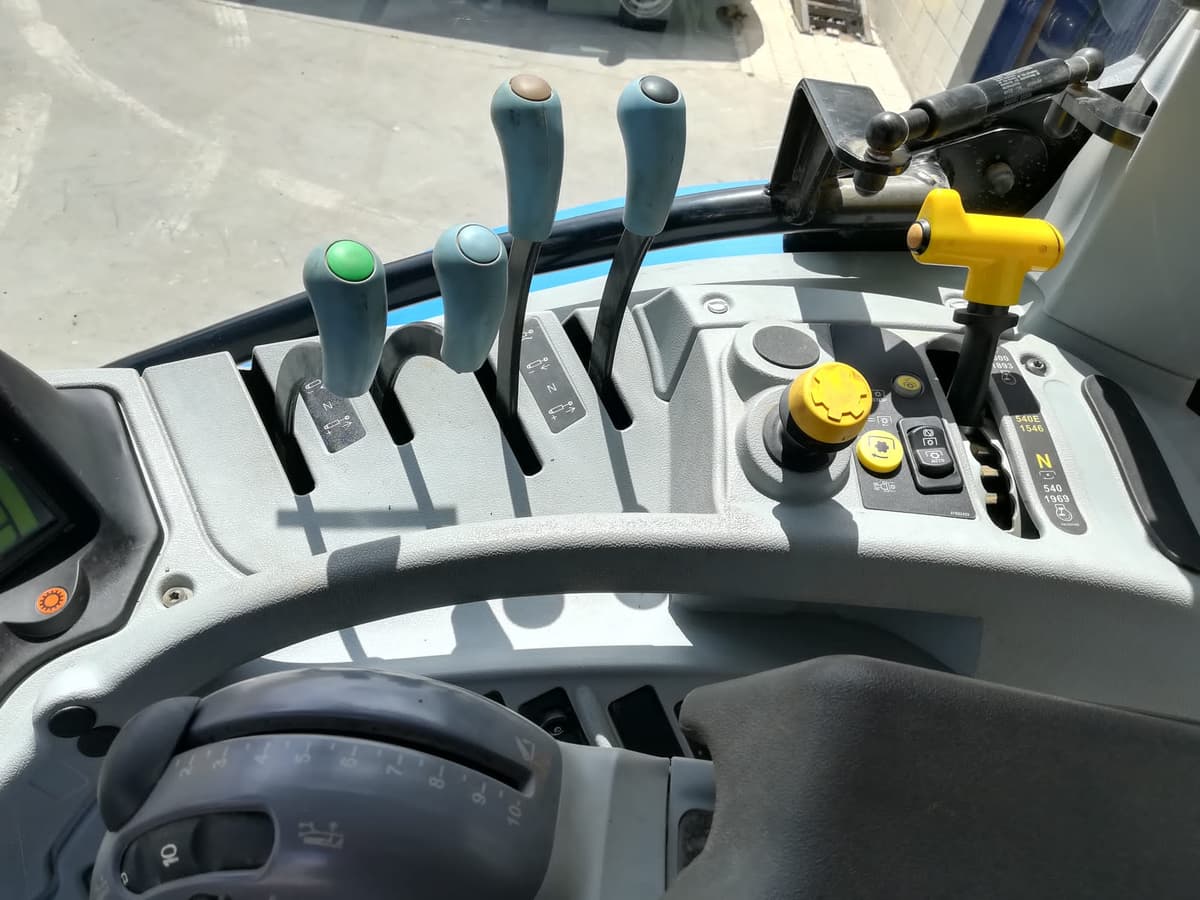 ALQUILER NEW HOLLAND T7 165s website