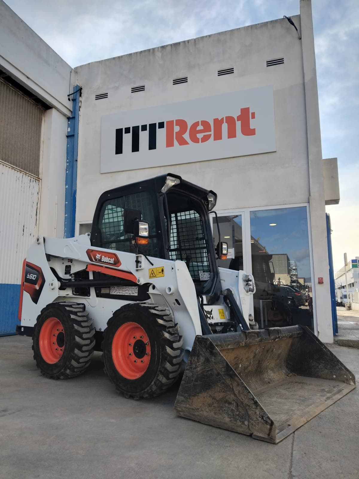 ALQUILER MINICARGADORA  BOBCAT S510E V website