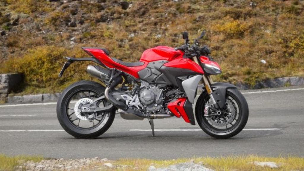 Ducati Streetfighter V2 website